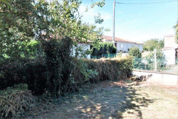 JARDIN - Maison à CHARROUX