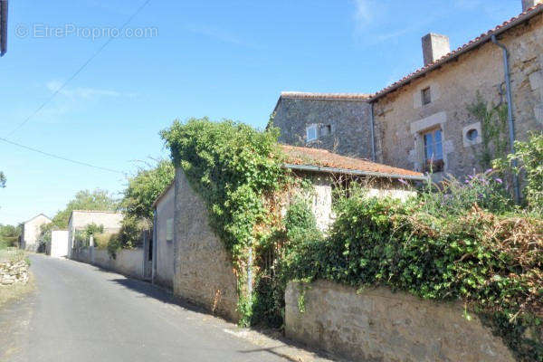 OVERVIEW - Maison à CHARROUX