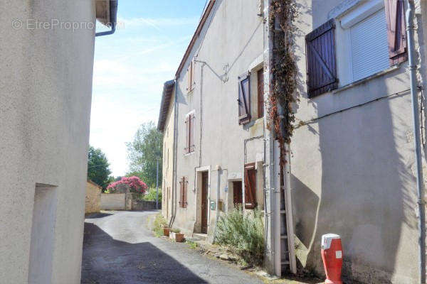 OVERVIEW - Maison à CHARROUX