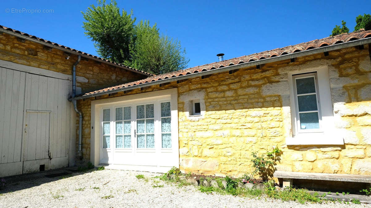 atelier - Maison à CHAMPAGNE-MOUTON