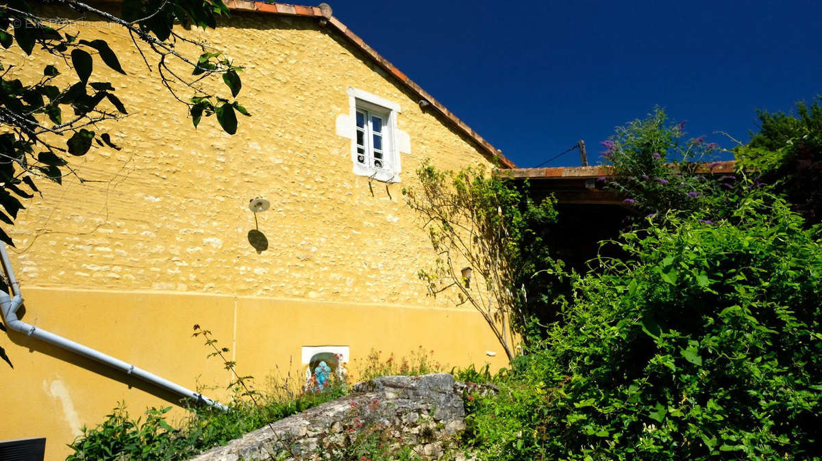 overview - Maison à CHAMPAGNE-MOUTON