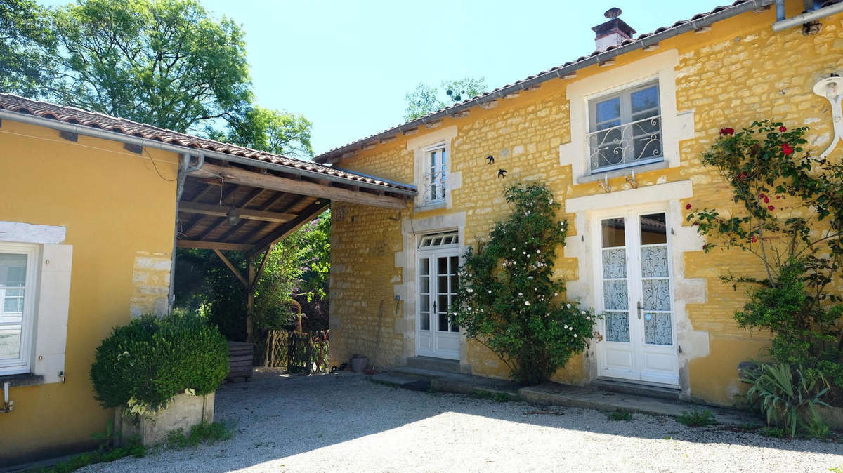 overview - Maison à CHAMPAGNE-MOUTON