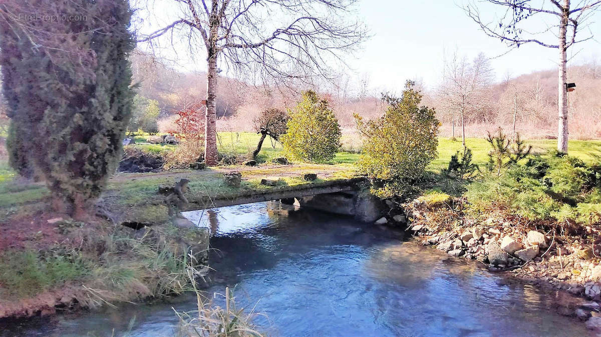 RIVER - Maison à CHAMPAGNE-MOUTON