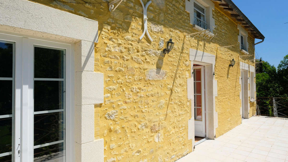 terrace - Maison à CHAMPAGNE-MOUTON