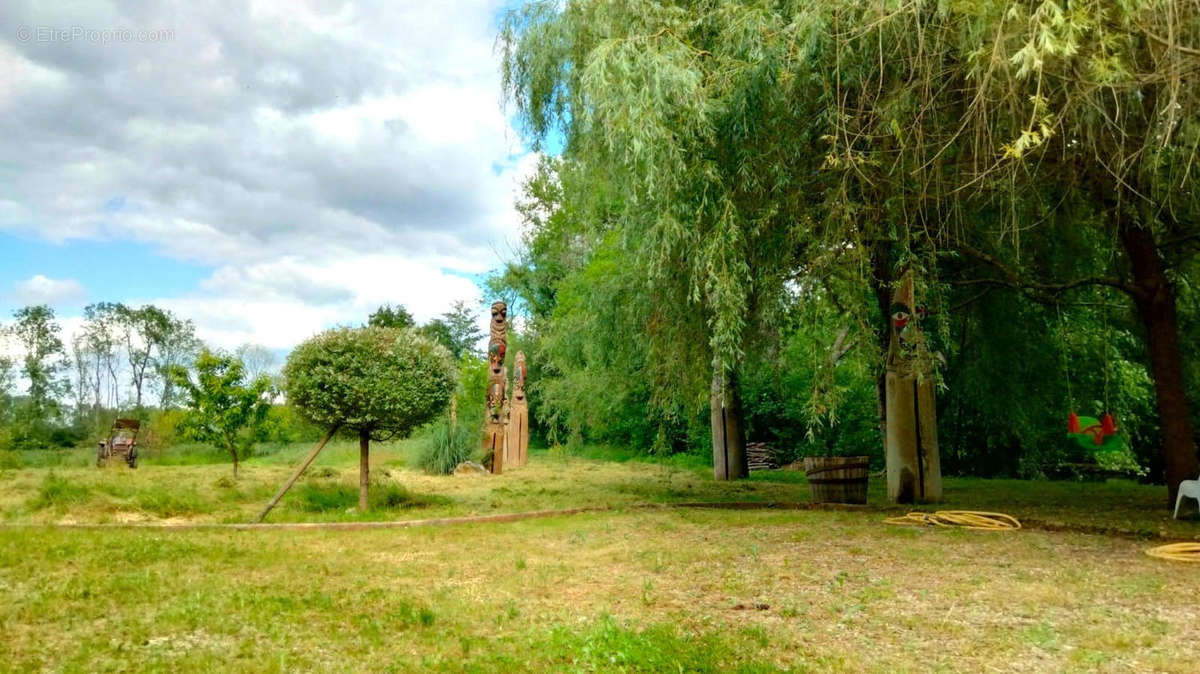 GROUNDS - Maison à FONTCLAIREAU