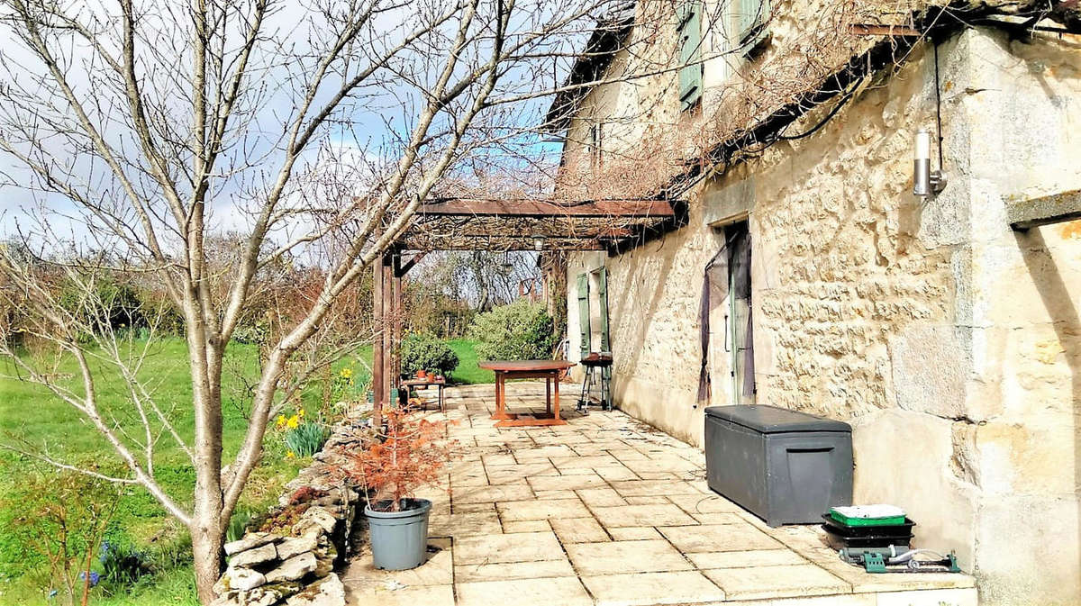 OVERVIEW - Maison à CHAMPAGNE-MOUTON