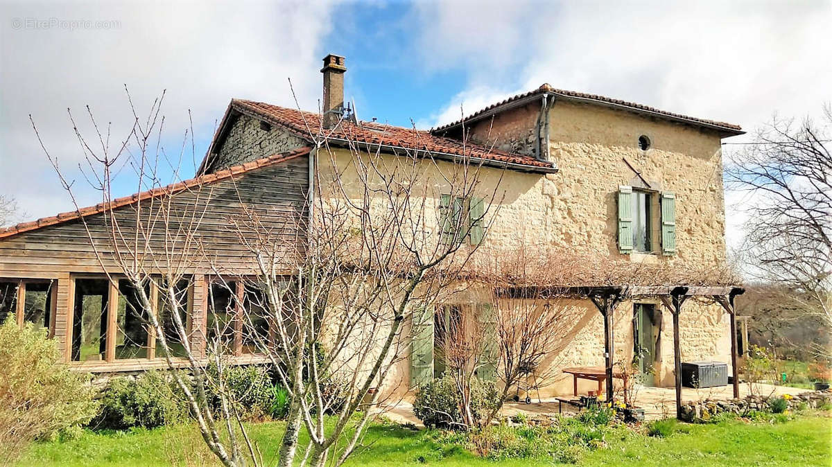 OVERVIEW - Maison à CHAMPAGNE-MOUTON