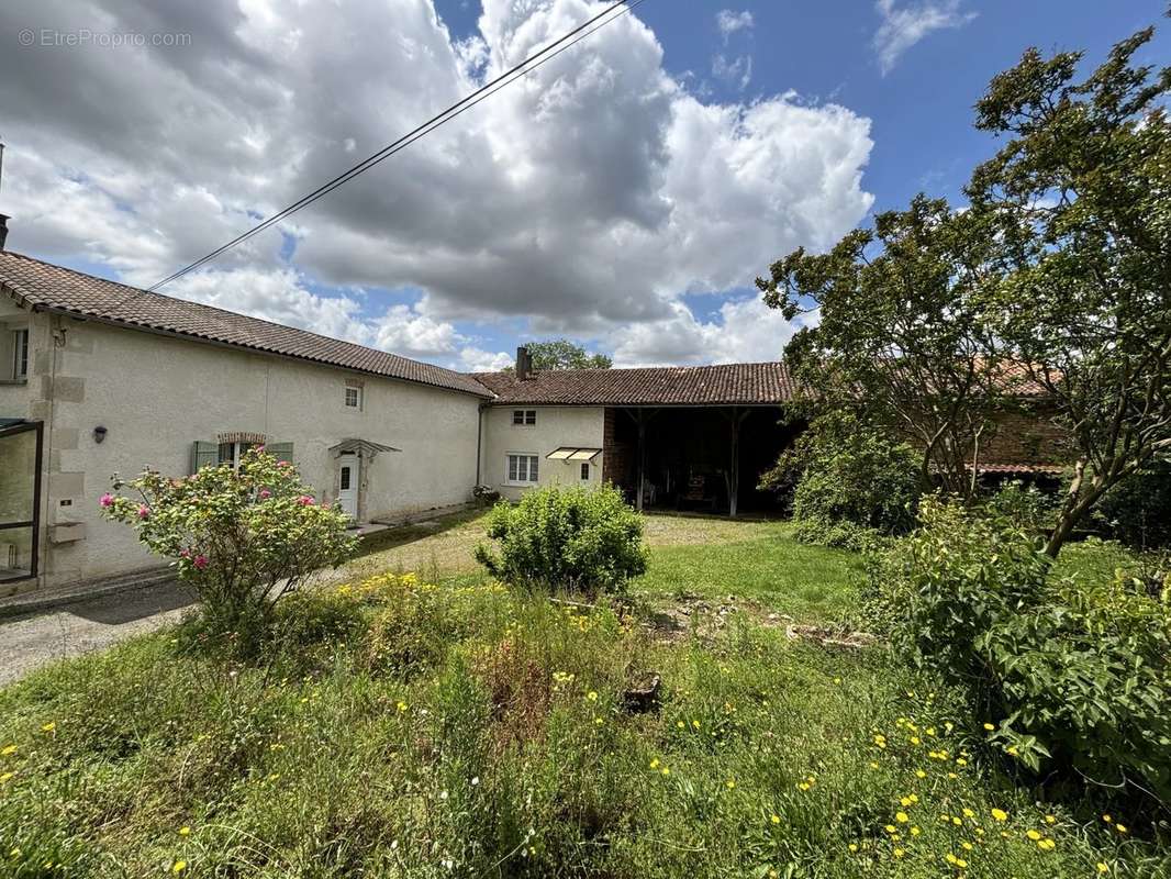 Maison à NANTEUIL-EN-VALLEE