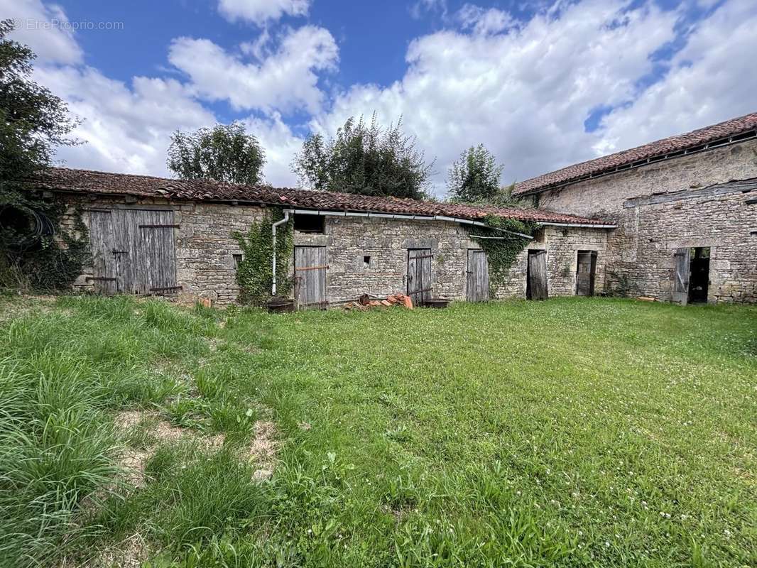 Maison à NANTEUIL-EN-VALLEE