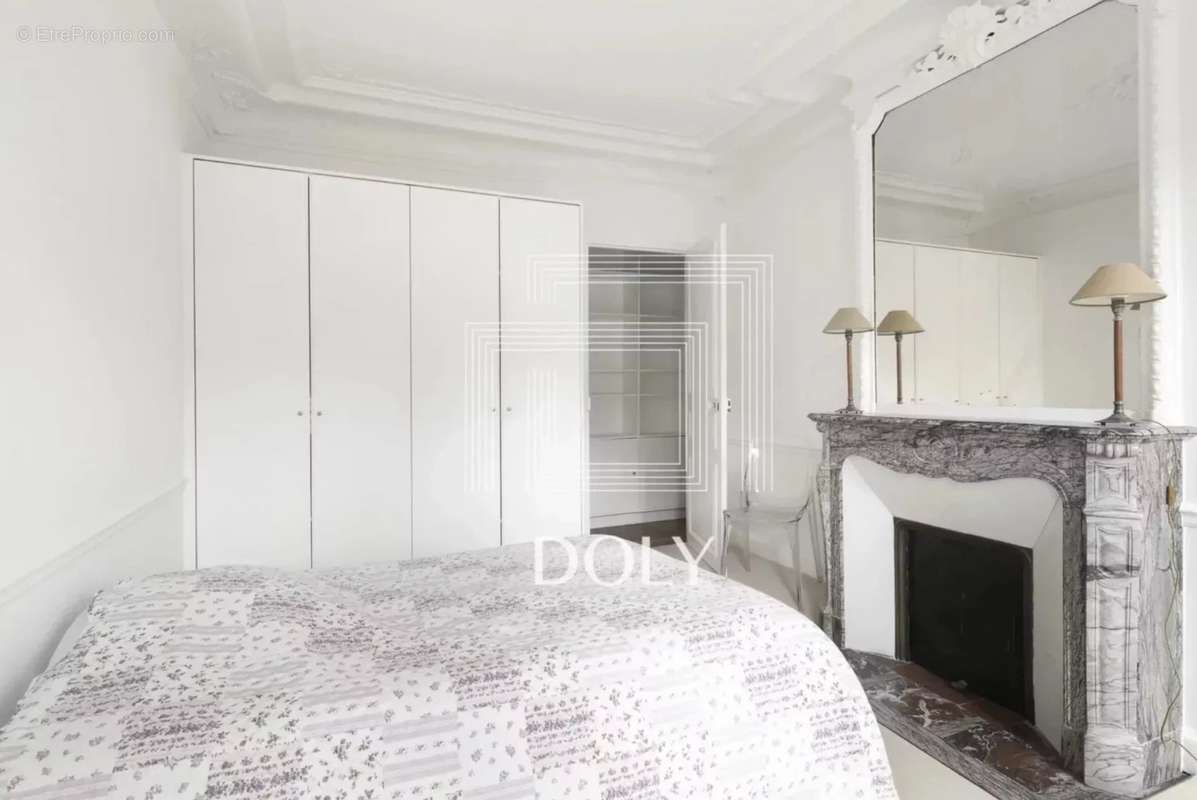 Appartement à PARIS-8E