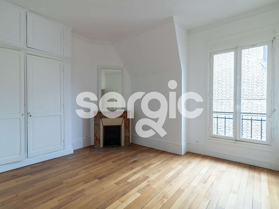 Appartement à NEUILLY-SUR-SEINE