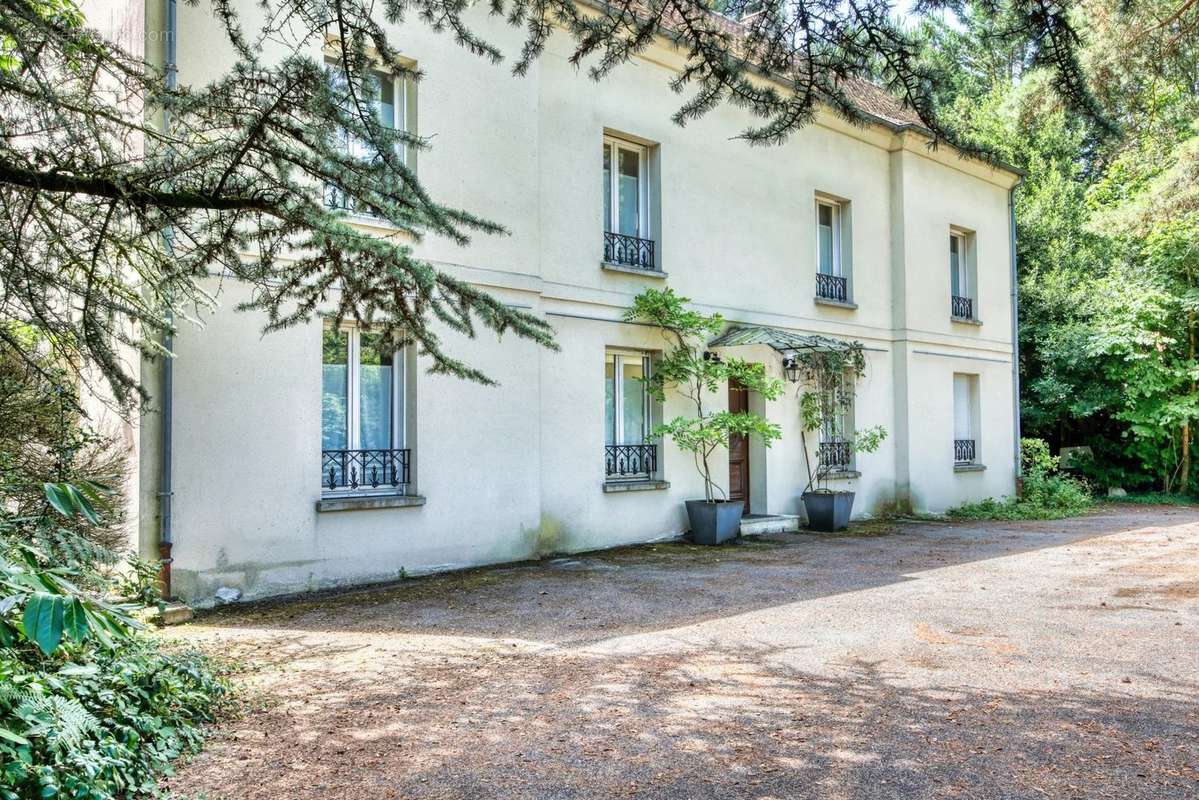 Maison à SAINT-REMY-LES-CHEVREUSE