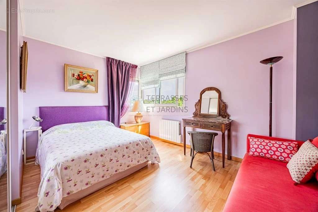 Appartement à PARIS-14E