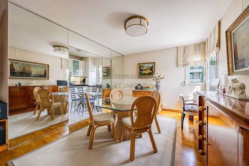 Appartement à PARIS-14E