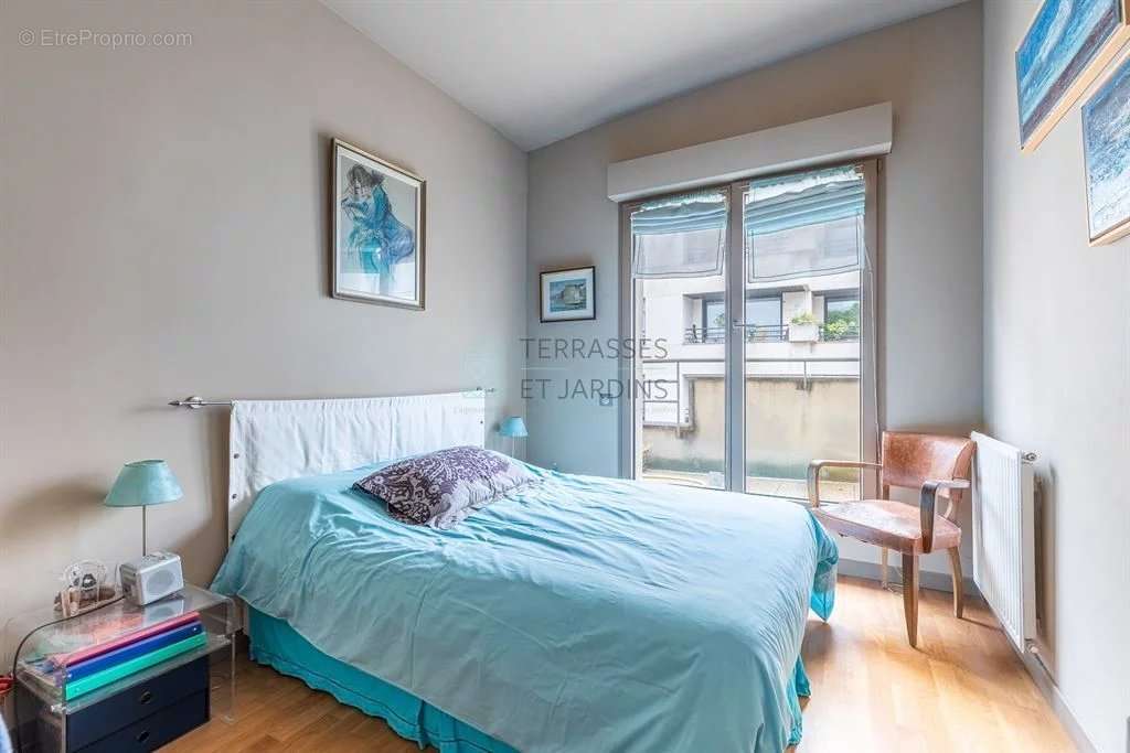 Appartement à PARIS-15E