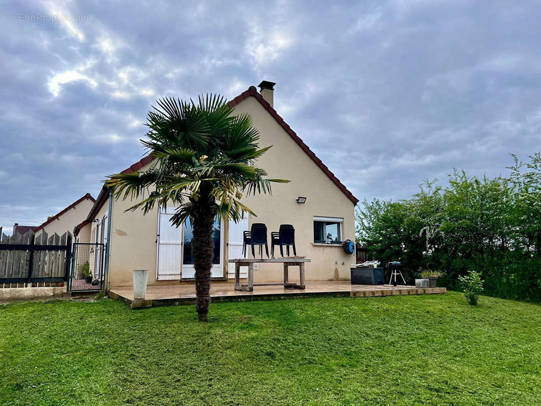 Maison à SAINT-PARIZE-LE-CHATEL