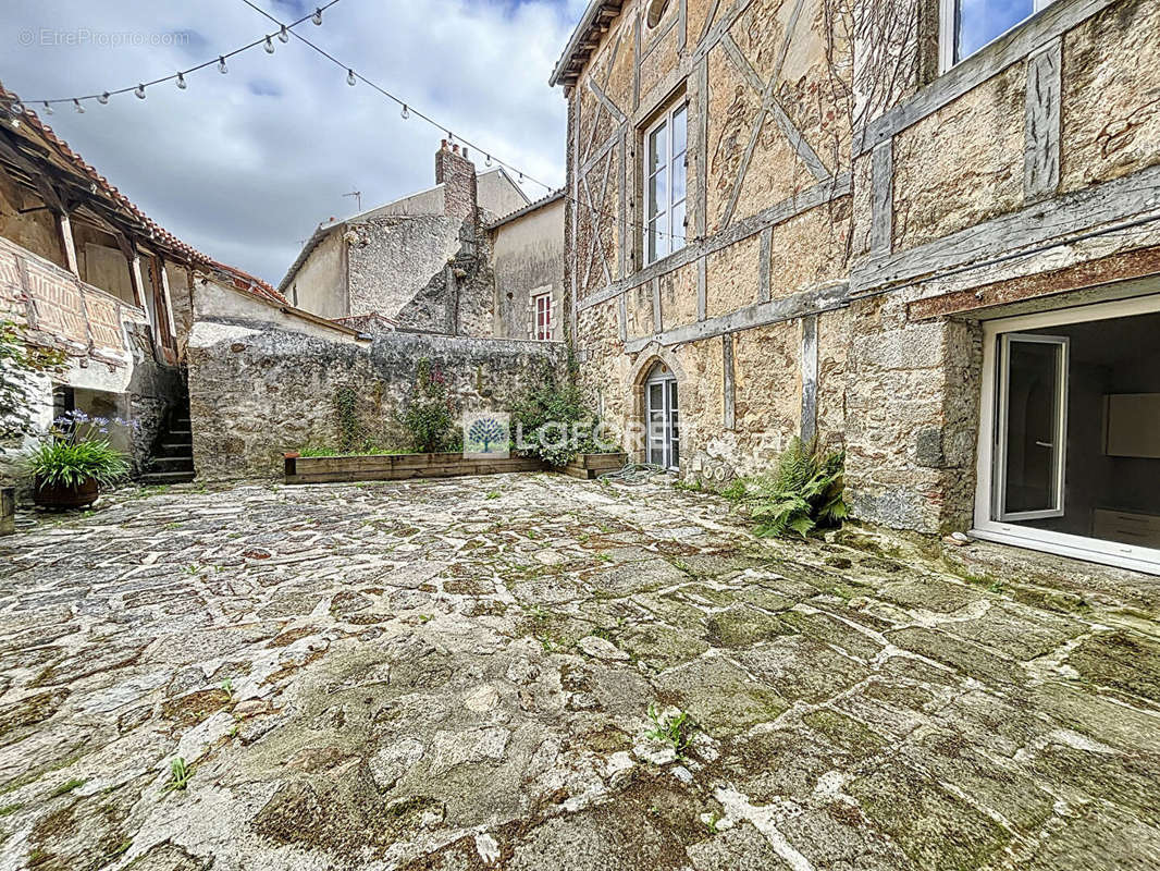 Maison à PARTHENAY