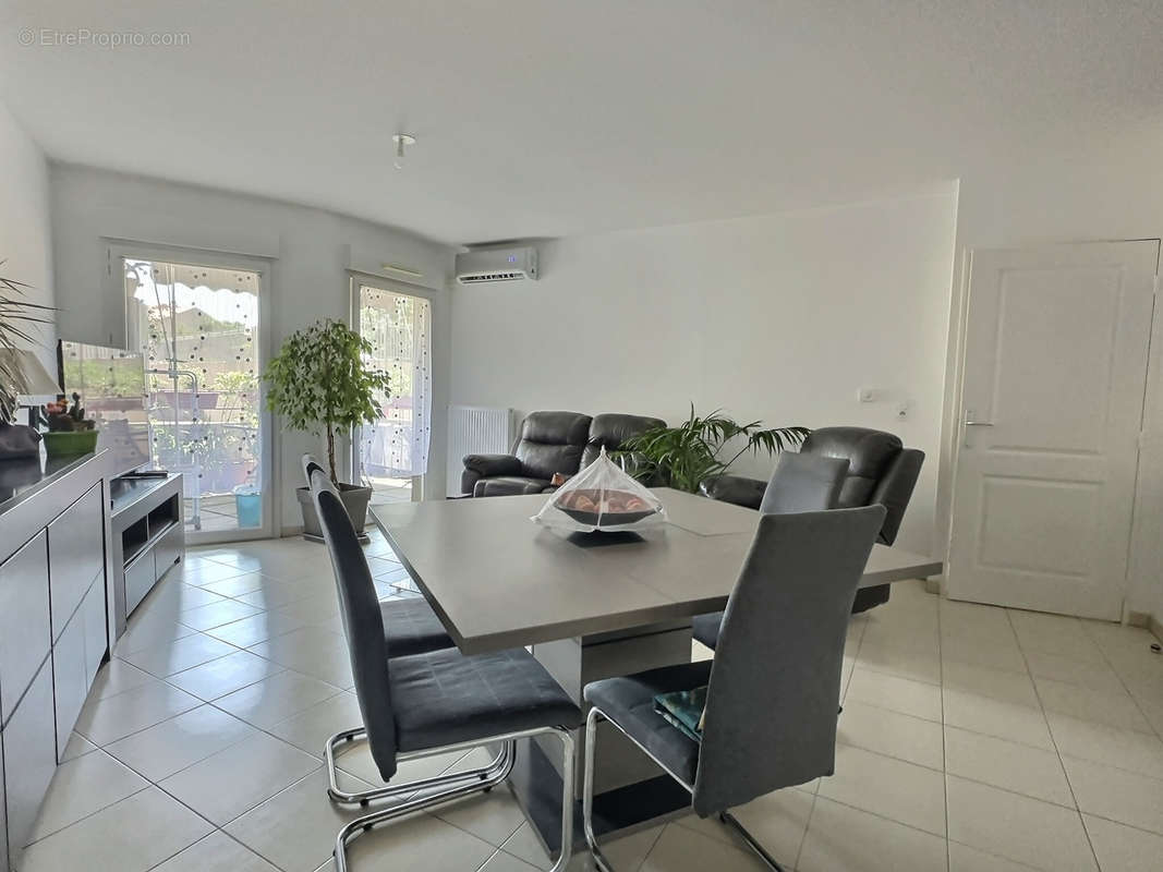 Appartement à PUGET-SUR-ARGENS