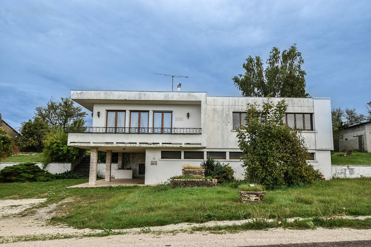 Maison à VAUCONCOURT-NERVEZAIN