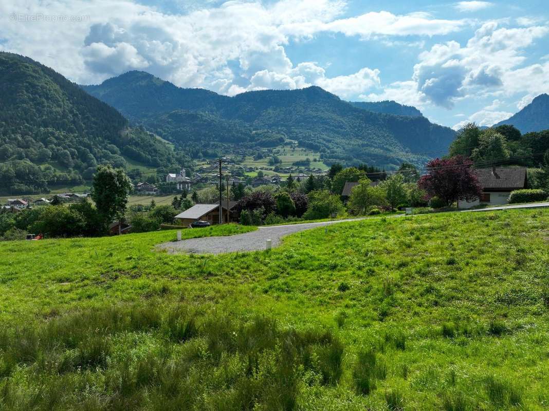 Terrain à VACHERESSE