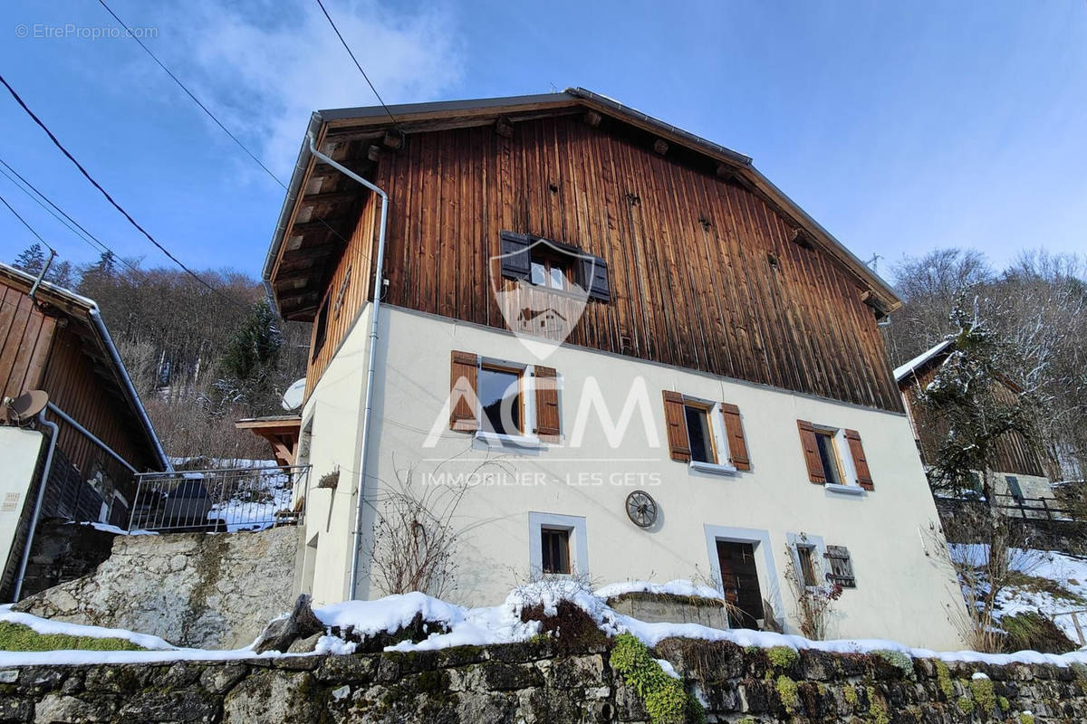 Maison à TANINGES