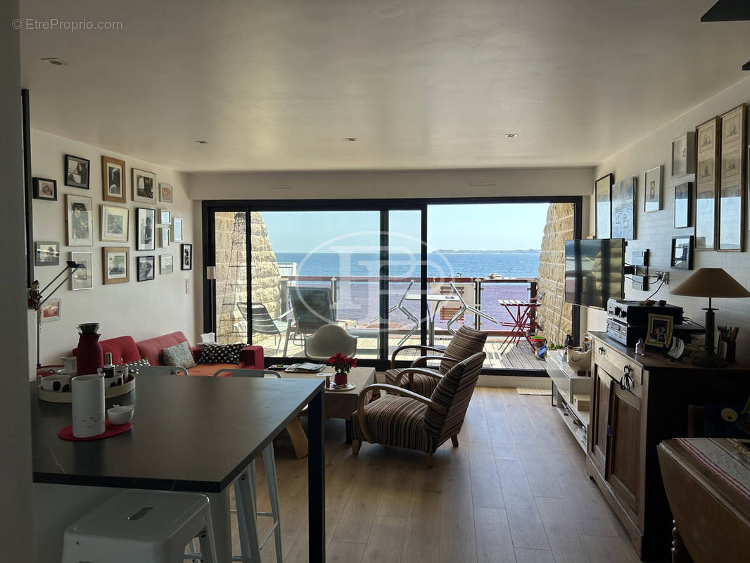 Séjour avec balcon vue mer - Appartement à PLOEMEUR