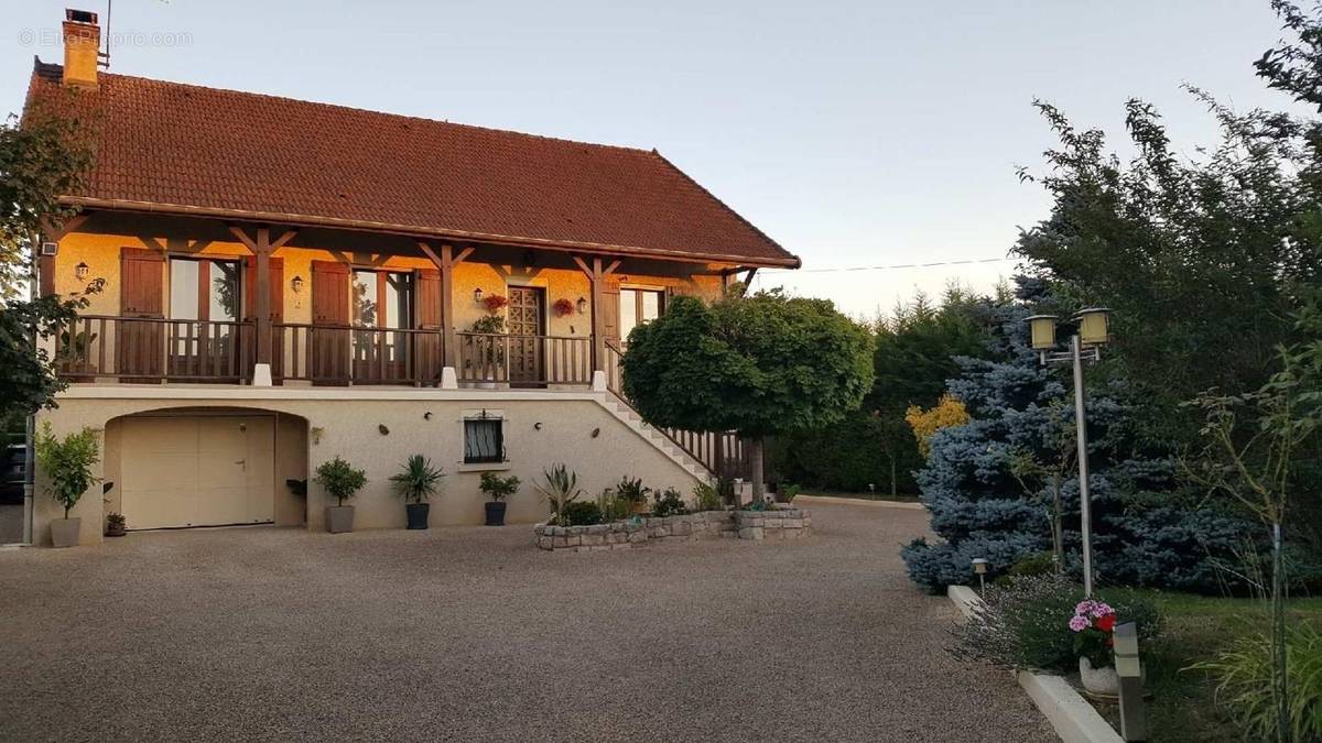 Maison à SAINT-MARTIN-EN-BRESSE