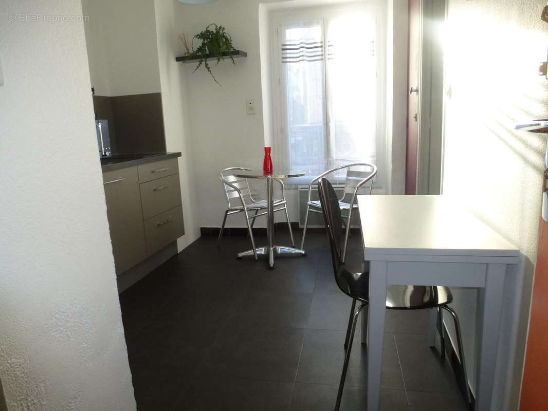 studio 1er - Appartement à AUBENAS