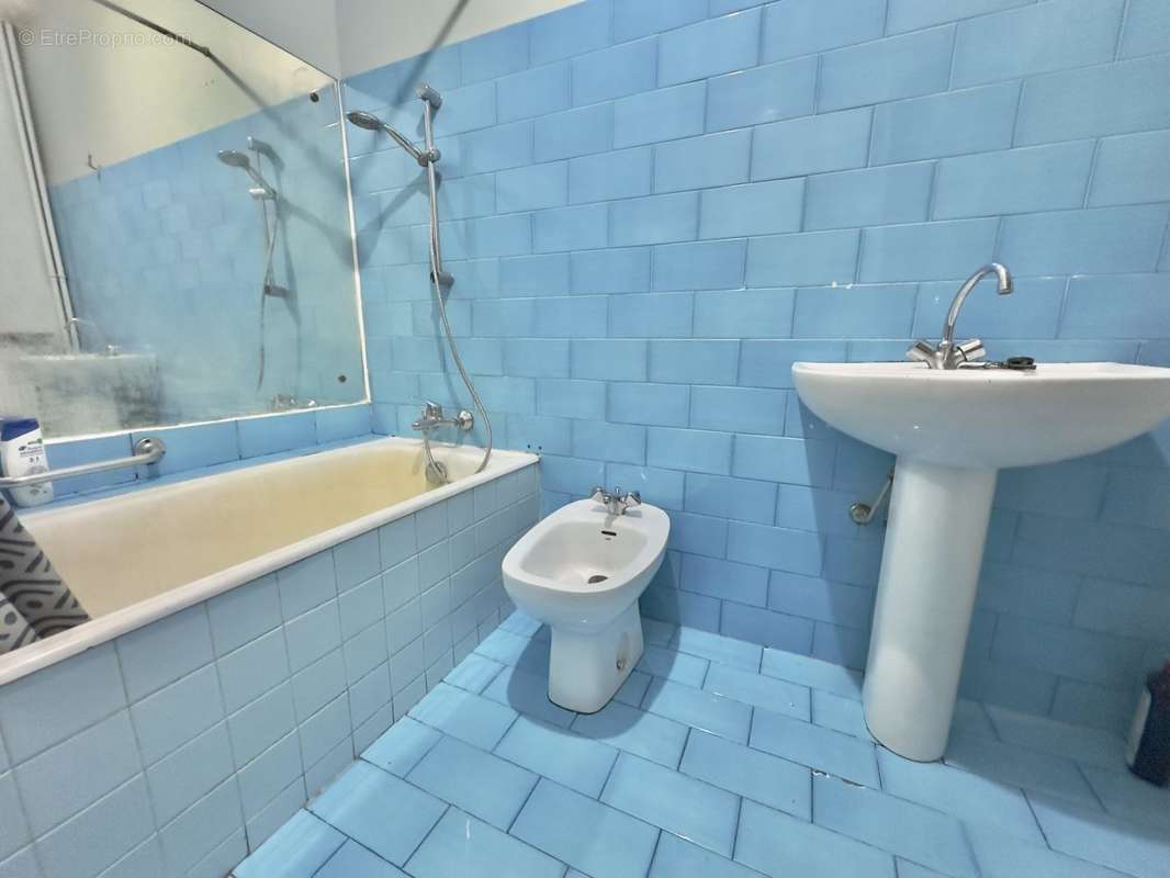 salle de bain  - Appartement à MENTON