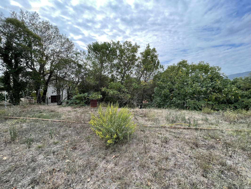 Terrain à LA ROQUETTE-SUR-SIAGNE