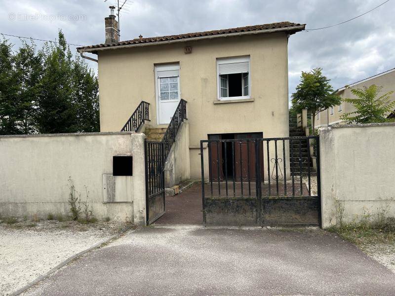 Maison à AMBARES-ET-LAGRAVE