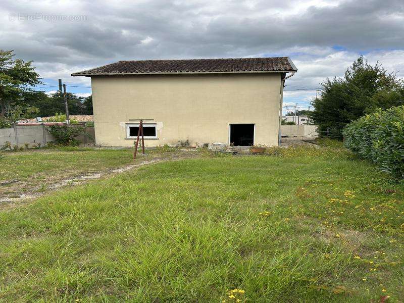 Maison à AMBARES-ET-LAGRAVE