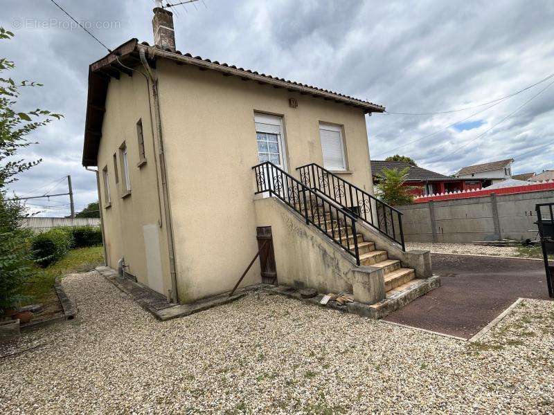 Maison à AMBARES-ET-LAGRAVE