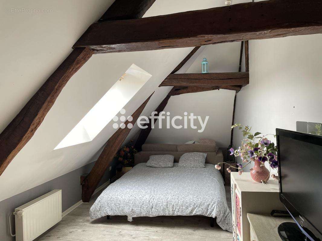 Appartement à LACROIX-SAINT-OUEN