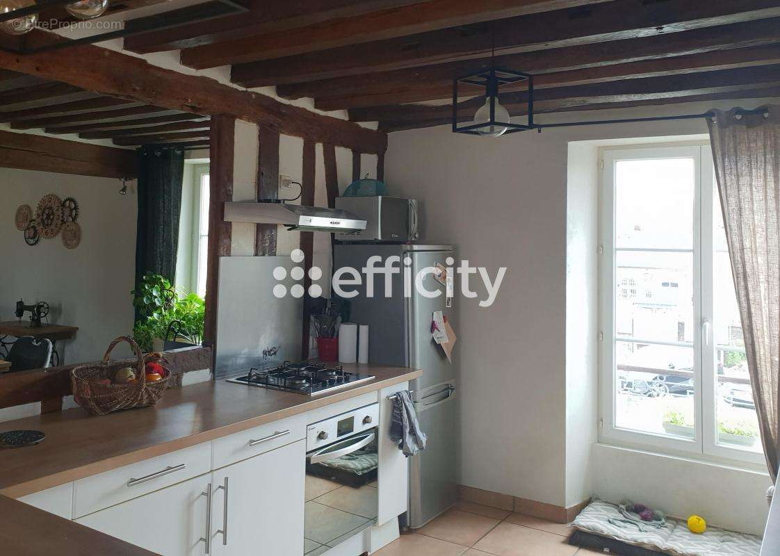 Appartement à LACROIX-SAINT-OUEN