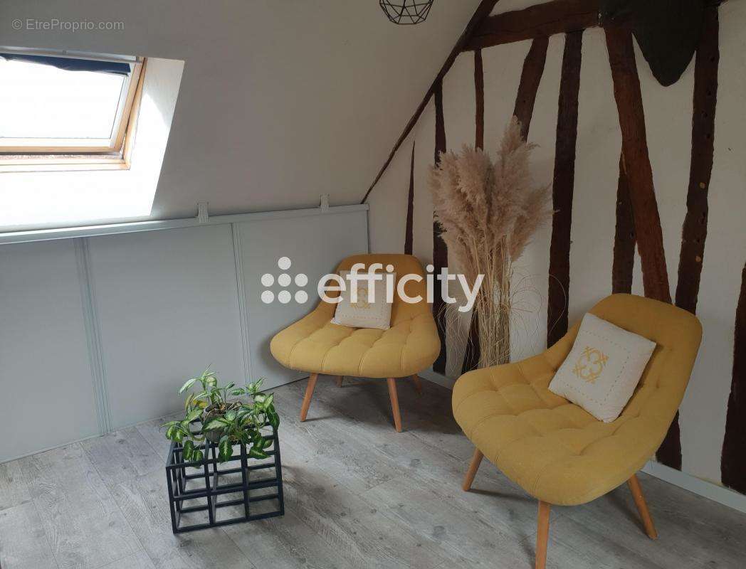 Appartement à LACROIX-SAINT-OUEN