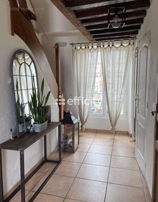 Appartement à LACROIX-SAINT-OUEN