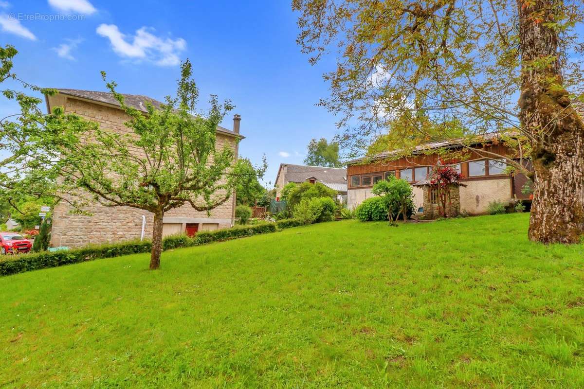 Appartement à VITRAC-SUR-MONTANE