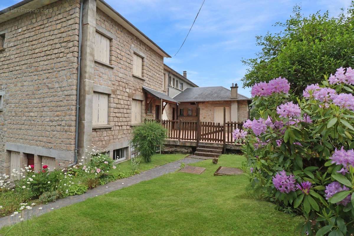 Appartement à VITRAC-SUR-MONTANE