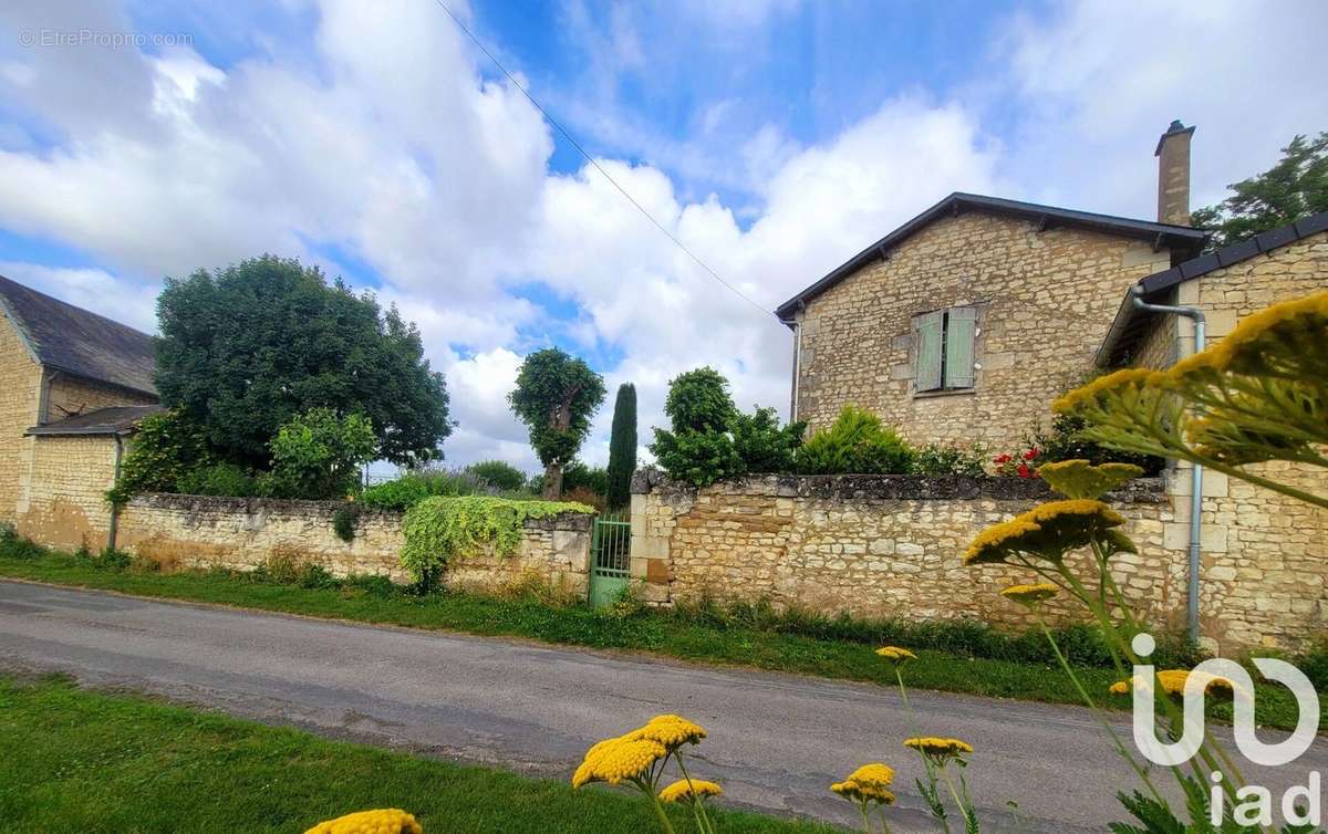 Photo 2 - Maison à LENCLOITRE