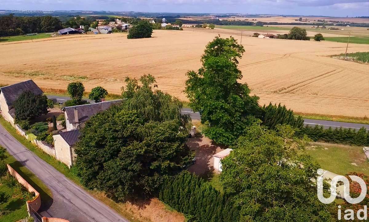 Photo 4 - Maison à LENCLOITRE