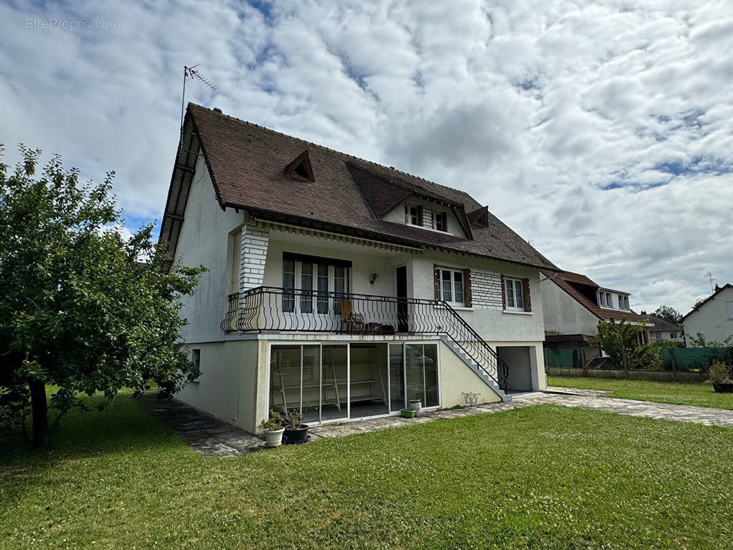 Maison à SAINT-LUBIN-DES-JONCHERETS