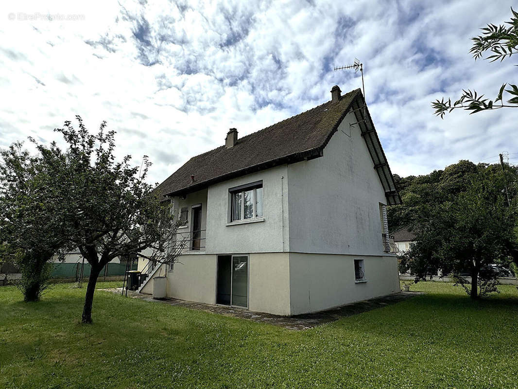 Maison à SAINT-LUBIN-DES-JONCHERETS