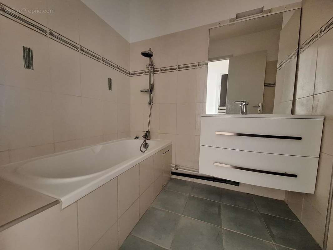 Appartement à MARSEILLE-4E