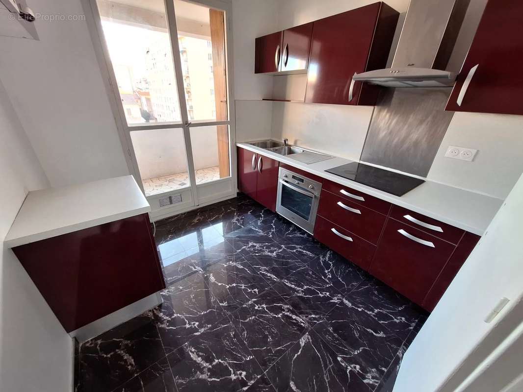 Appartement à MARSEILLE-4E