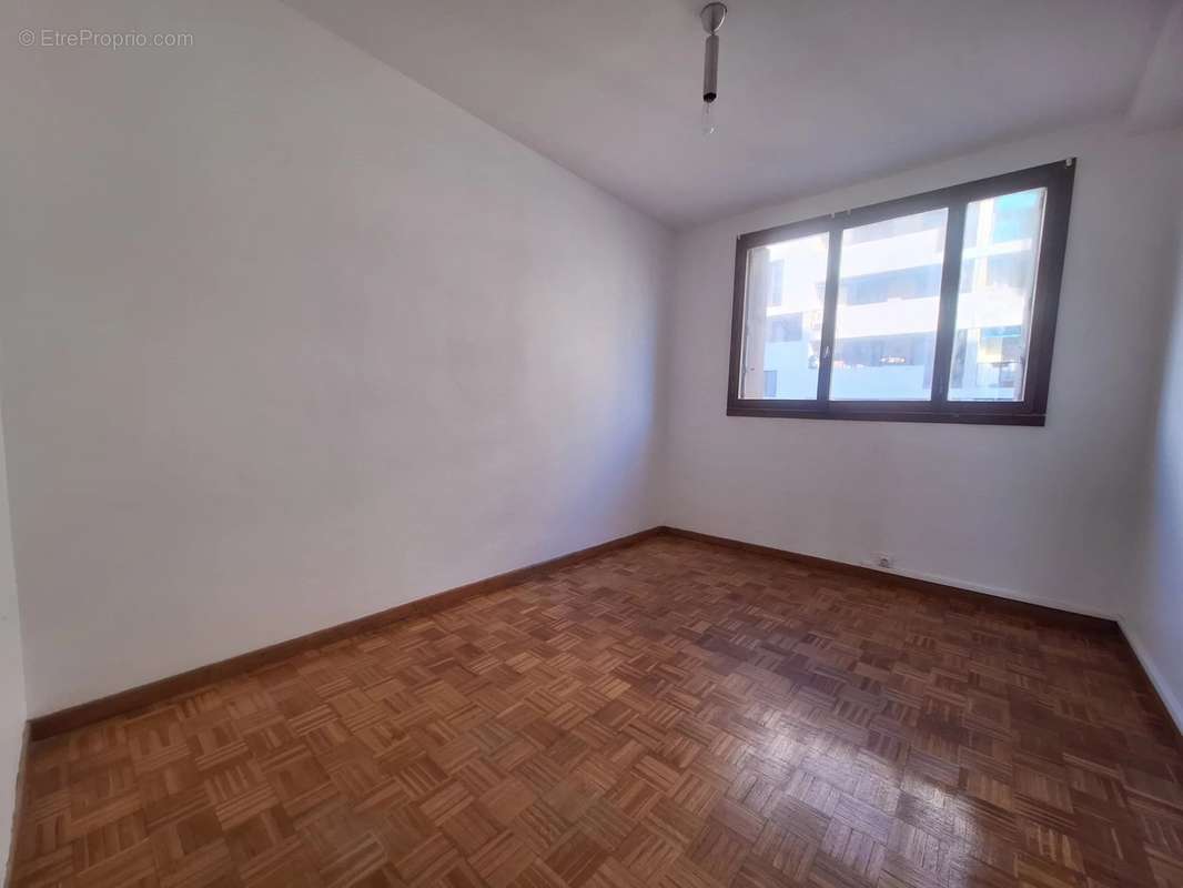 Appartement à MARSEILLE-4E