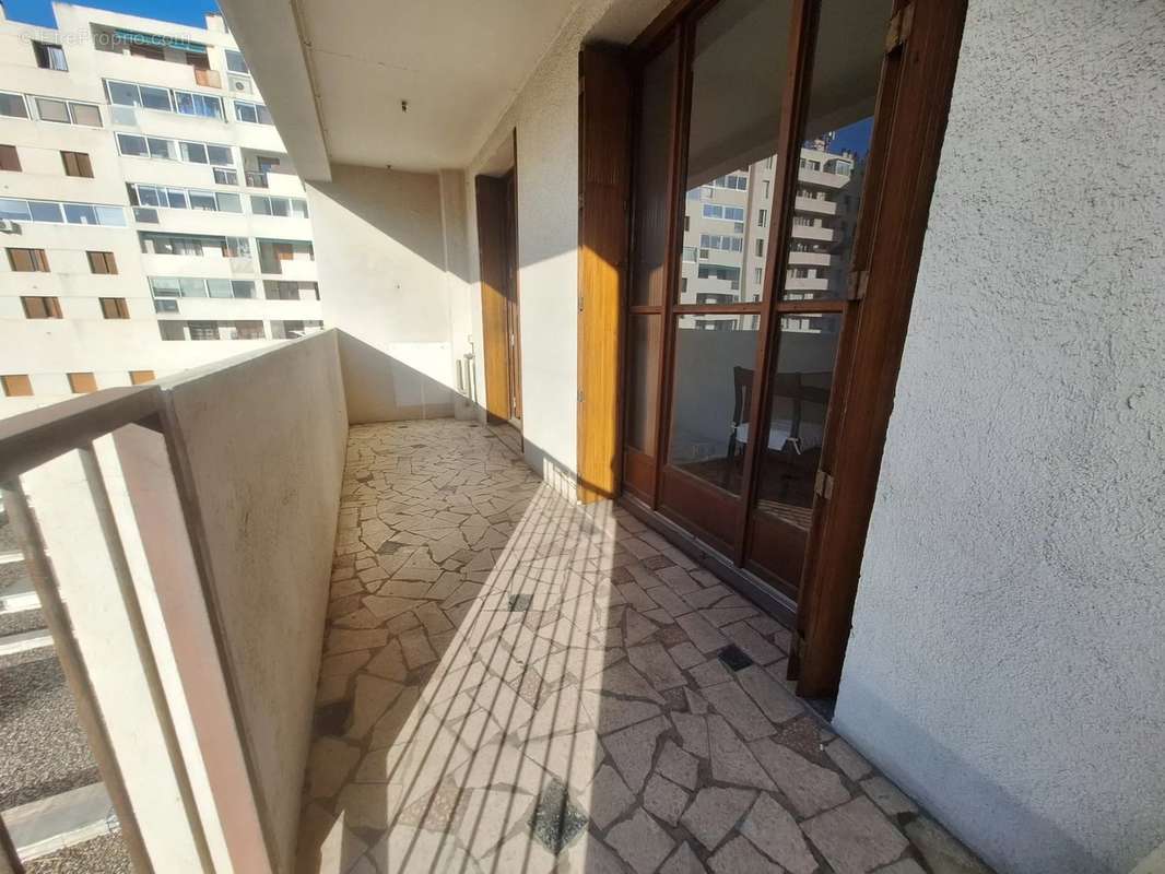 Appartement à MARSEILLE-4E