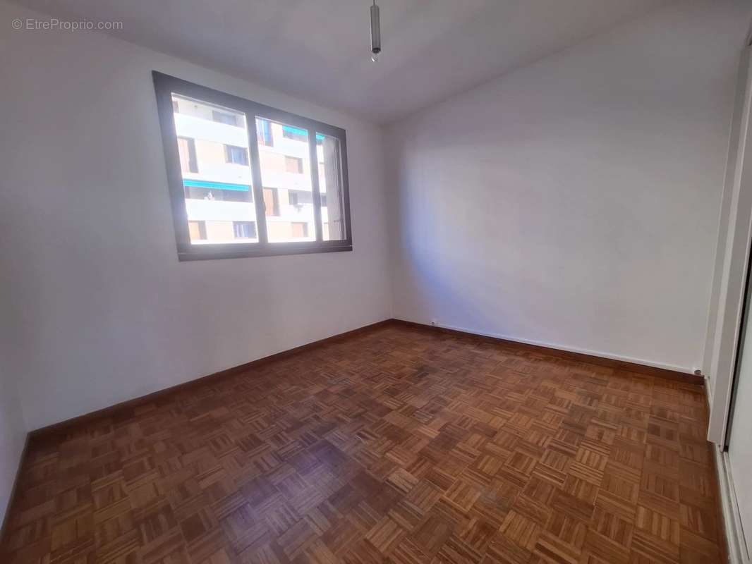 Appartement à MARSEILLE-4E