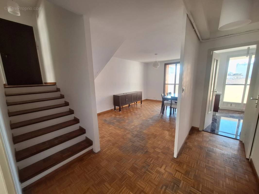 Appartement à MARSEILLE-4E