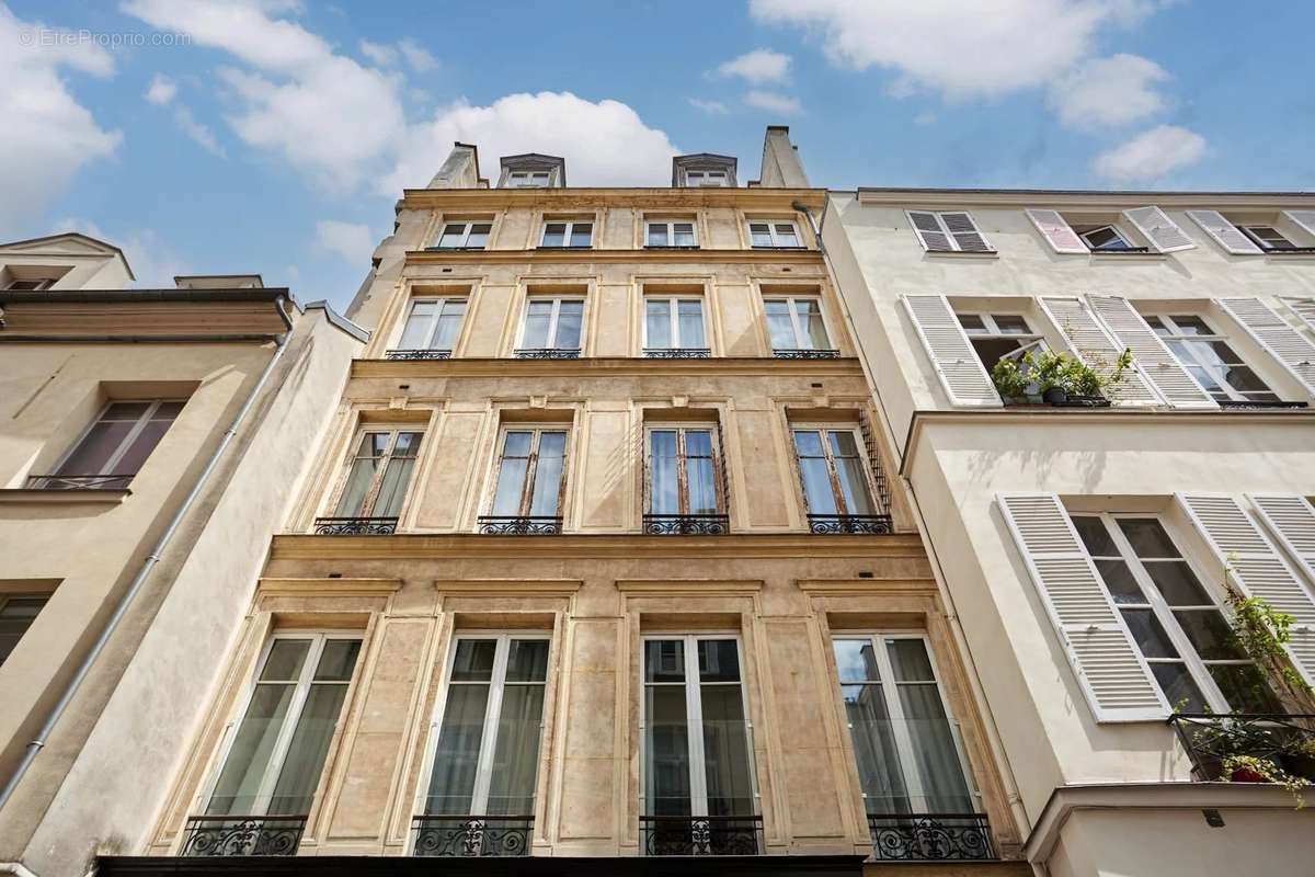 Appartement à PARIS-3E